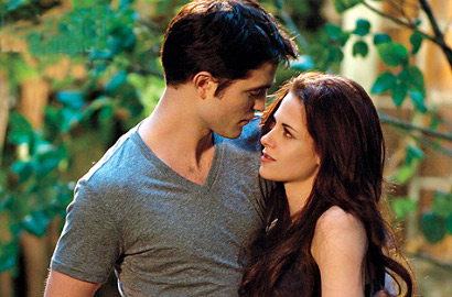 Kristen Stewart dan Robert Pattinson Mesra di Foto Baru 'Breaking Dawn 2'