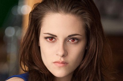 Kristen Stewart Tampil Garang Sebagai Vampir di Foto 'Breaking Dawn 2'