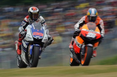 Berduel Sengit, Dani Pedrosa Kalahkan Jorge Lorenzo