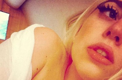 Lady GaGa Rekaman Lagu Sembari Telanjang