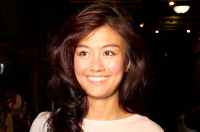Agnes Monica Akui Maniak Gadget yang Fashionable