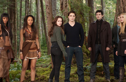 Robert Pattinson dan Kristen Stewart Bersatu dengan Vampir Lain di 'Breaking Dawn 2'