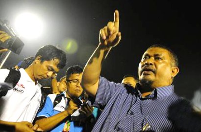 Pengurus PSSI Diusir dari Stadion PON Riau 2012