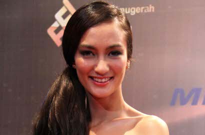 Atiqah Hasiholan Diopname Karena Capek Kerja