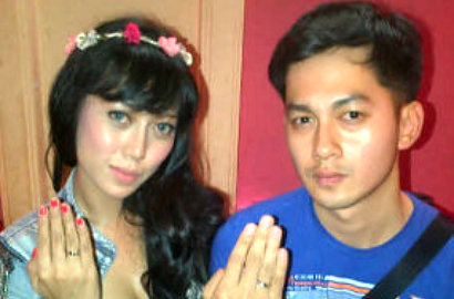 Kiki Farrel Tertawa Diisukan Pamer Cincin Tunangan dengan Nata Naritha
