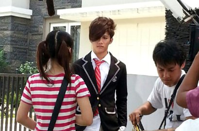 Dicky SMASH Syuting 'Cinta Cenat-Cenut 3' Bareng Cewek Misterius