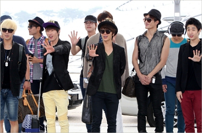 Artis SM Town Telah Berangkat dari Bandara Incheon