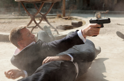 Serunya Aksi Tembak Daniel Craig di Film Baru James Bond 'Skyfall'