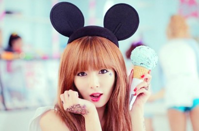 HyunA Goda Pria Bertelanjang Dada di Teaser 'Ice Cream'