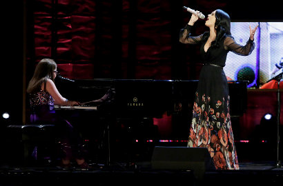 Katy Perry dan Gadis Autis Duet Nyanyikan Single 'Firework'