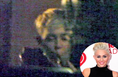 Miley Cyrus Ketahuan Merokok Sembunyi-Sembunyi