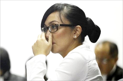 Angelina Sondakh Menangis Diisukan Hamil 3 Bulan