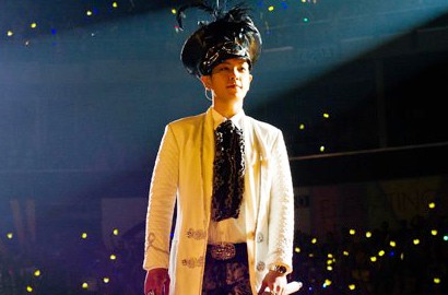 T.O.P Big Bang Dilempari Bra Saat Manggung di Filipina