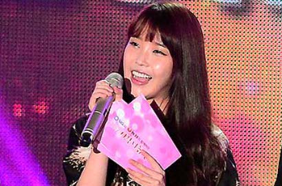 IU Muncul Perdana di TV Setelah Skandal Foto Eunhyuk