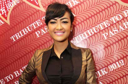 Julia Perez Emosi Payudaranya Dipegang Dokter