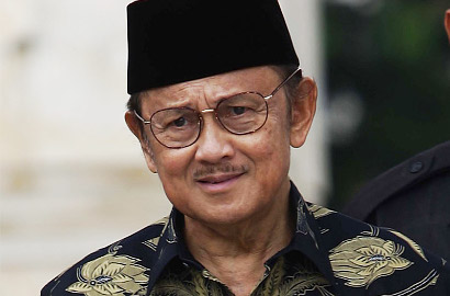 Habibie Menangis Ingat Istri Saat Nonton Film 'Habibie & Ainun'