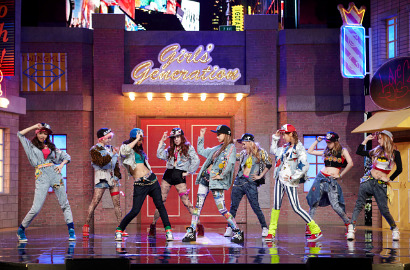 SNSD Meriahkan Panggung Acara Tahun Baru 'Romantic Fantasy'