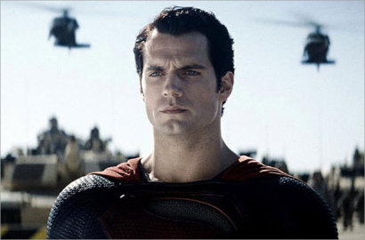 Foto Baru 'Man of Steel' Gambarkan Konflik Superman dengan Militer