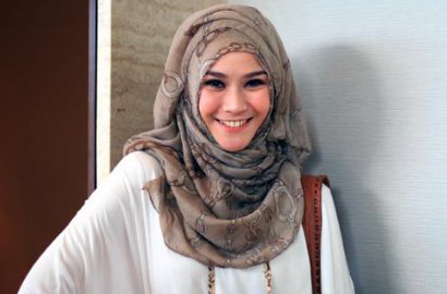 Zaskia Adya Mecca Santai Digosipkan Hamil 2 Bulan