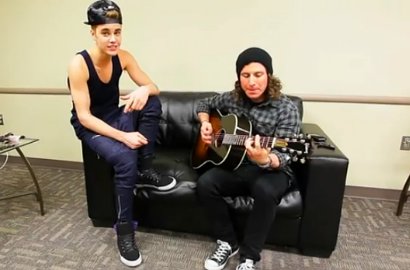 Justin Bieber Pamer Kemampuan Vokal di Video Single Akustik 'Take You'