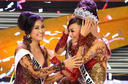 Whulandary Herman Bangga Raih Gelar Puteri Indonesia 2013