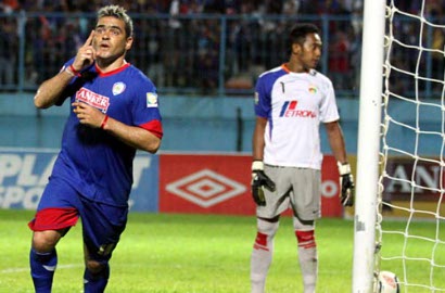 Arema Sukses Singkirkan Juara Klasemen ISL 2012-2013