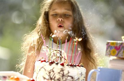 Australia Akan Larang Tiup Lilin Kue Ulang Tahun
