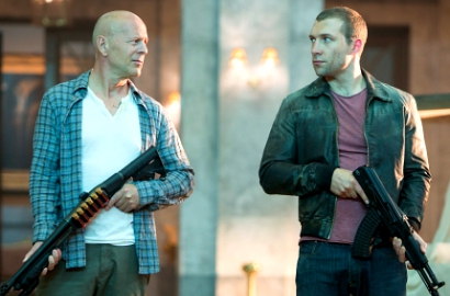 Aksi Bruce Willis di 'Die Hard 5' Sukses Taklukkan Box Office