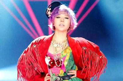 Sunny SNSD Dipuji Hebat Atasi Insiden di Atas Panggung
