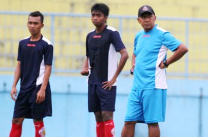Rahmad Darmawan Minta Arema Waspadai Bola Mati Gresik United