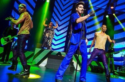 Adam Lambert Puas dengan Kemeriahan Konser Jakarta