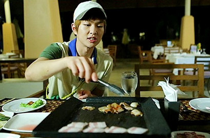 Onew SHINee Pamer Keahlian Bakar Daging di 'SHINee's Wonderful Day'