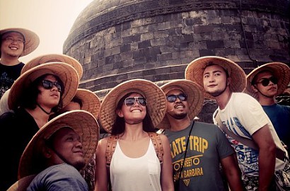 Agnes Monica Cuek Dikritik Salah Tulis Candi Borobudur Jadi Prambanan