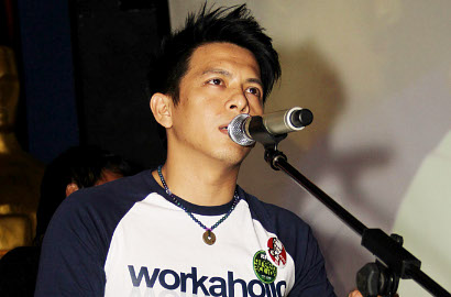 Ariel NOAH Janji Bakal Penuhi Taruhan Pakai Kostum Panda Saat Manggung