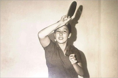 Agnes Monica Bangga Pamer Foto Ibunya Sebagai Atlet Tenis Meja