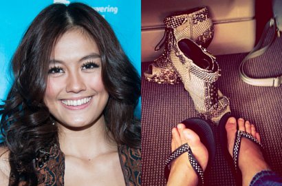 Agnes Monica Pilih Pakai Sandal Ketimbang Sepatu Alexander McQueen