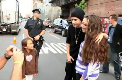 Justin Bieber Tampilkan Fans Seluruh Dunia di MV 'All Around the World'