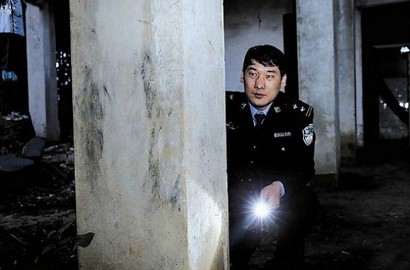 China Latih Mental Polisi dengan Uji Nyali di Rumah Angker