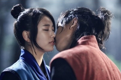 Suzy miss A dan Lee Seung Gi Ciuman Mesra di 'Gu Family Book'