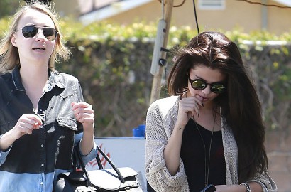 Selena Gomez Makan Sushi Lagi Bareng Teman