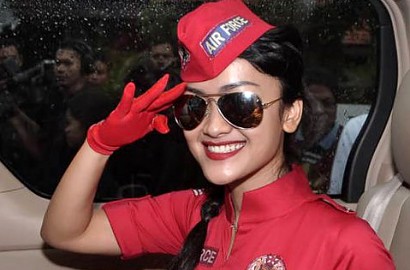 Julia Perez Tepis Isu Langgar Aturan Penjara dengan Main Twitter