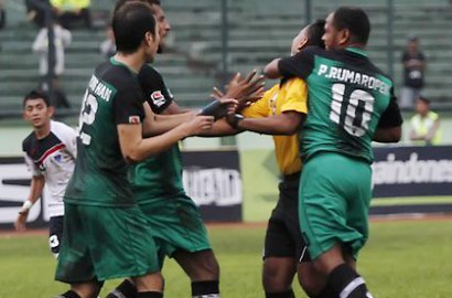 Pemain Persiwa Pemukul Wasit Diduga Langgar Sanksi Komdis PSSI