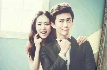 Taecyeon 2PM Ceria Foto Nikah Bareng Lee Yeon Hee di Film Baru