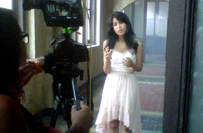 Maudy Ayunda Pakai 4 Kostum untuk Video Klip 'Cinta Datang Terlambat'
