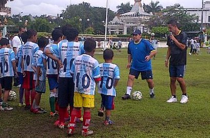 Bahagia di Surabaya, Maradona Ingin Kembali ke Indonesia