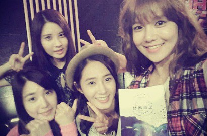 Member SNSD Kunjungi Yuri di Lokasi Syuting 'No Breathing'