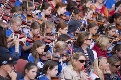 Ribuan Pemusik di Australia Gelar Orkestra Terbesar Sedunia