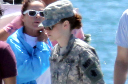 Intip Foto Syuting Perdana Kristen Stewart Jadi Tentara di Film Baru