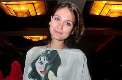 Ini Alasan Luna Maya Tak Mau Diwawancara di Rumahnya