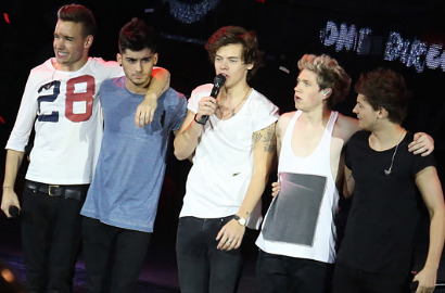 Harry Rekam Desahan Seks Pelayan Hotel untuk Album Baru One Direction